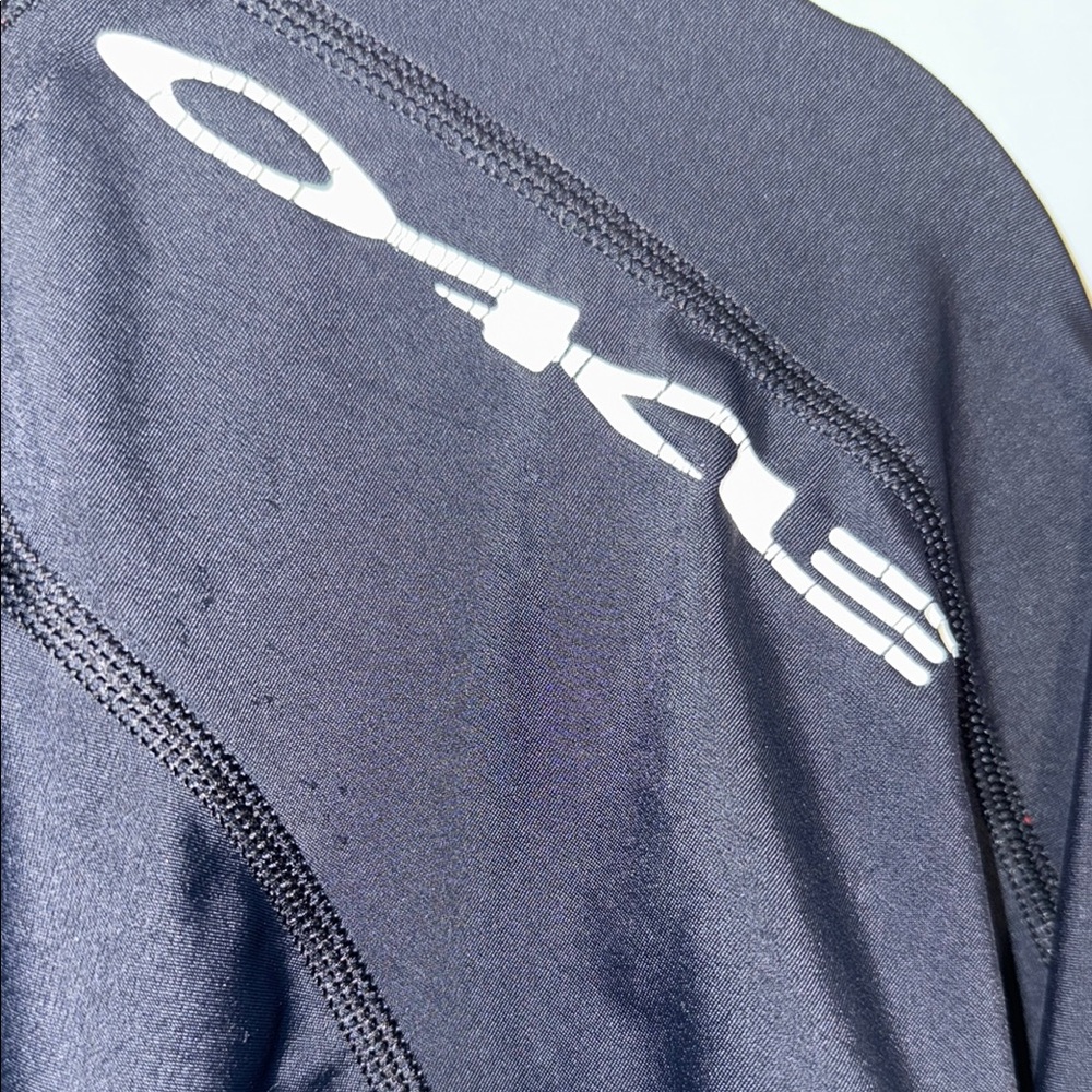 Oakley Black Rash Guard - Picture 3 of 7